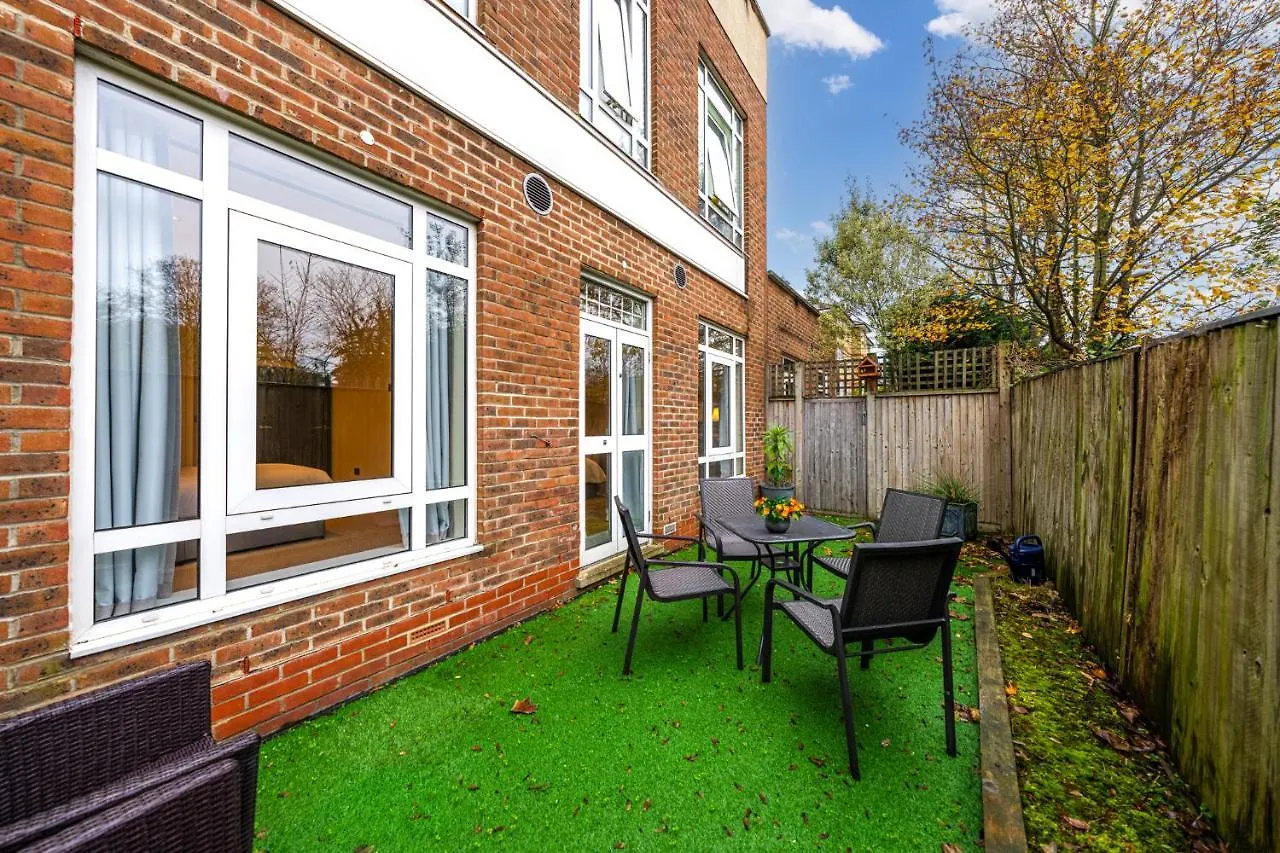 Candler Mews - Twickenham Apartment